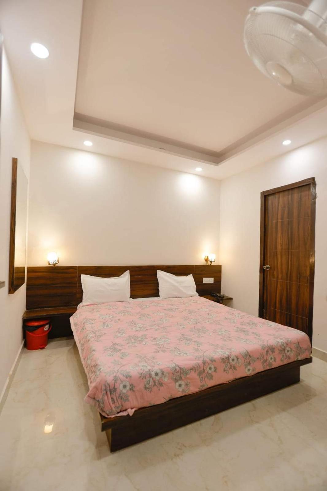 Hotel Rovers Inn Amritszár Kültér fotó