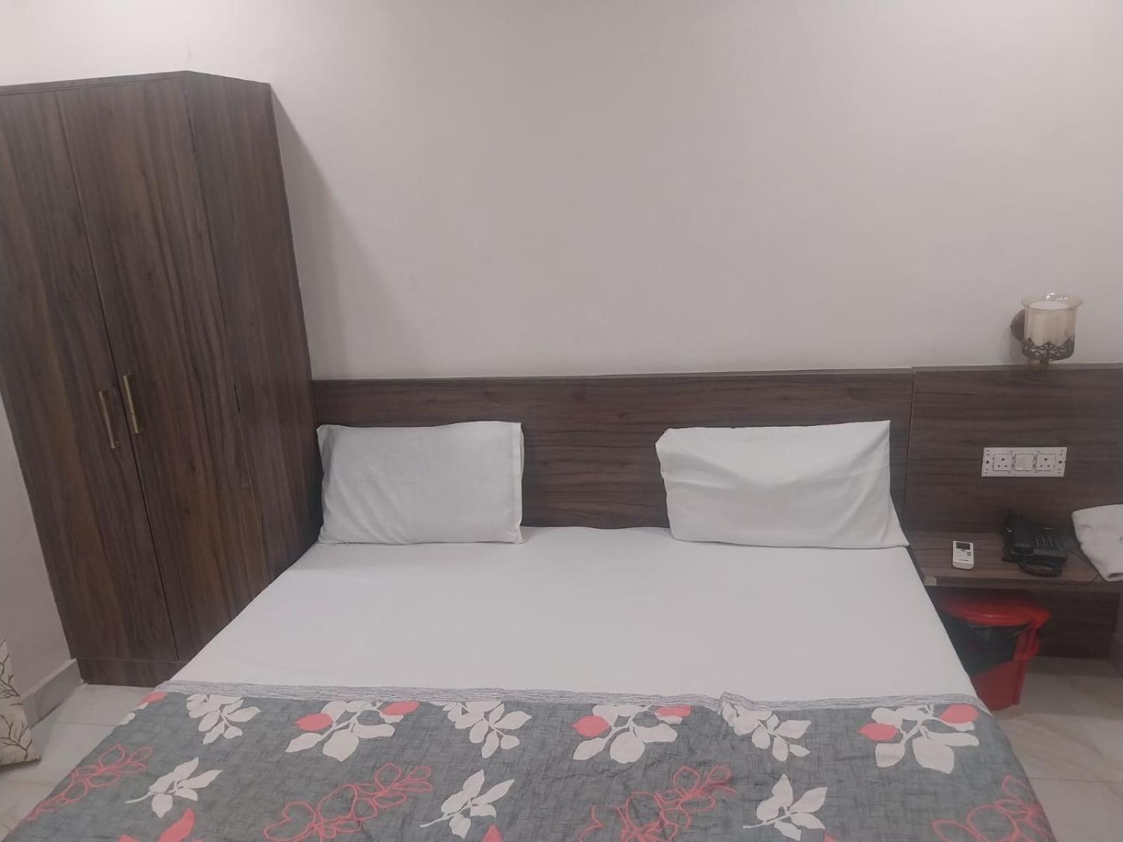 Hotel Rovers Inn Amritszár Szoba fotó